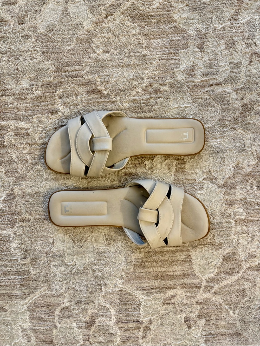 GRAY SLIDE SANDALS 🐭🪩
